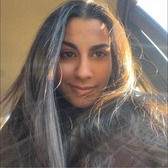 Meet your Posher, Monica - Picture 1 of 1